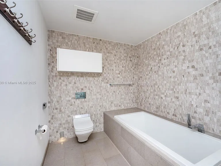 68 SE 6th St #1510 — Photo 15