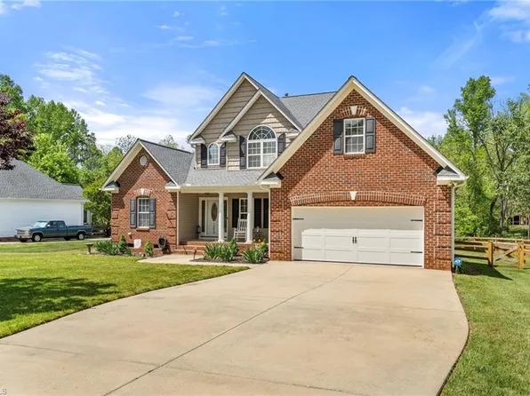 7084 Bridgewood Rd, Clemmons, NC 27012