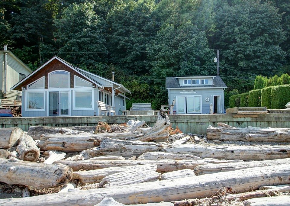 1st image of 3121 Shoreline Dr