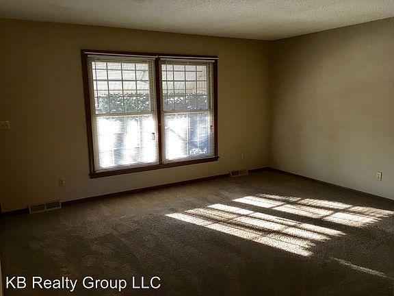 5th image of 832 NW 15th St