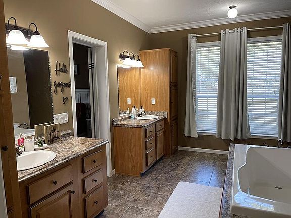 4th image of 124 Wanda Ln