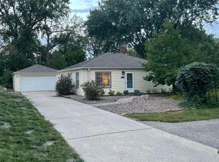 2976 Victoria St N, Roseville, MN 55113
