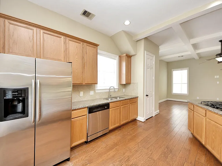 2119 Stuart St — Photo 15
