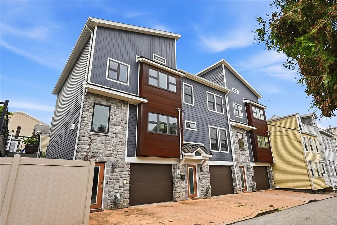 3 bed, 2.5 bath, 1640 sqft, $3,750 — Photo 3