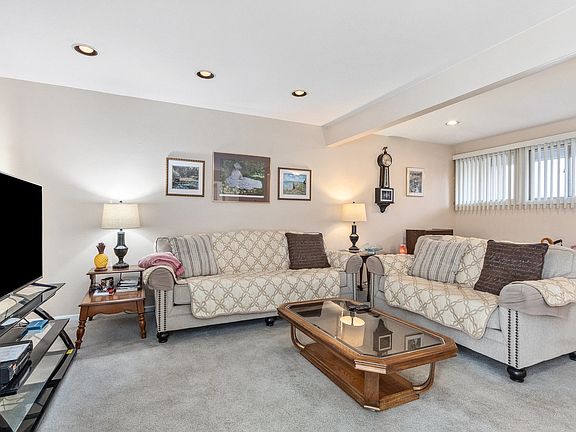 3rd image of 7 Cherrywood Ct