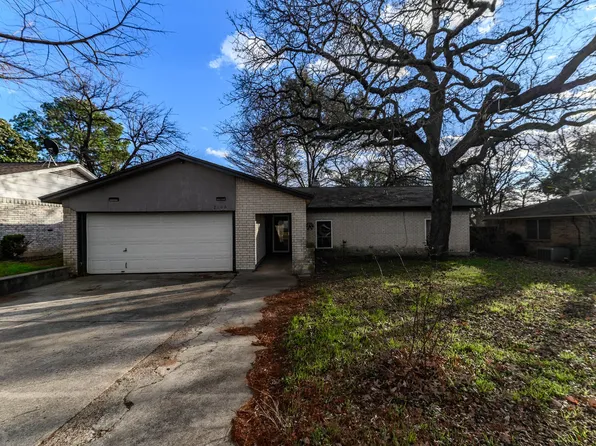 2108 Warwick Dr, Arlington, TX 76015