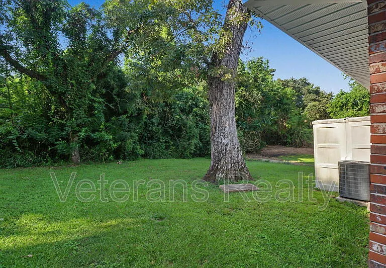 1285 Kensington Dr — Photo 18