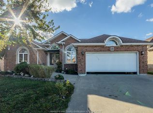 59 Sandy Lake Dr, Leamington, ON N8H 5K4