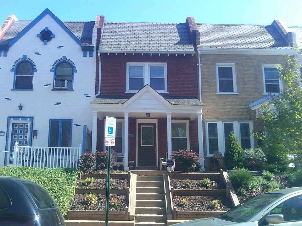 1st image of 2710 Parkwood Ave