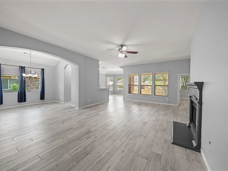 2406 Winter Trail Dr — Photo 17