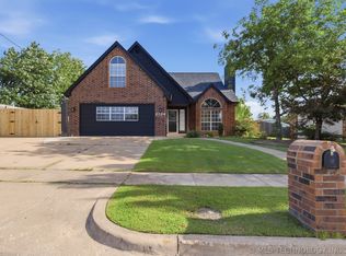 2704 W Montgomery St, Broken Arrow, OK 74012