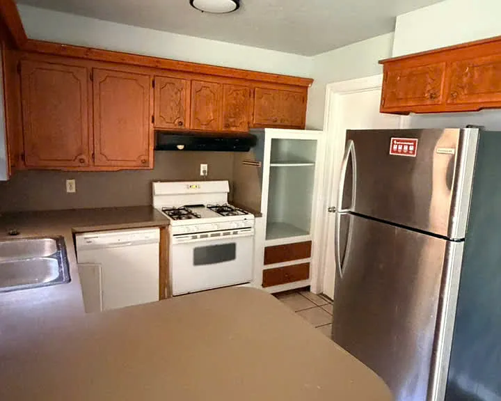 7917 S McKinley Ave — Photo 8