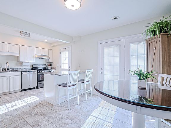 3rd image of 415 High Street #3