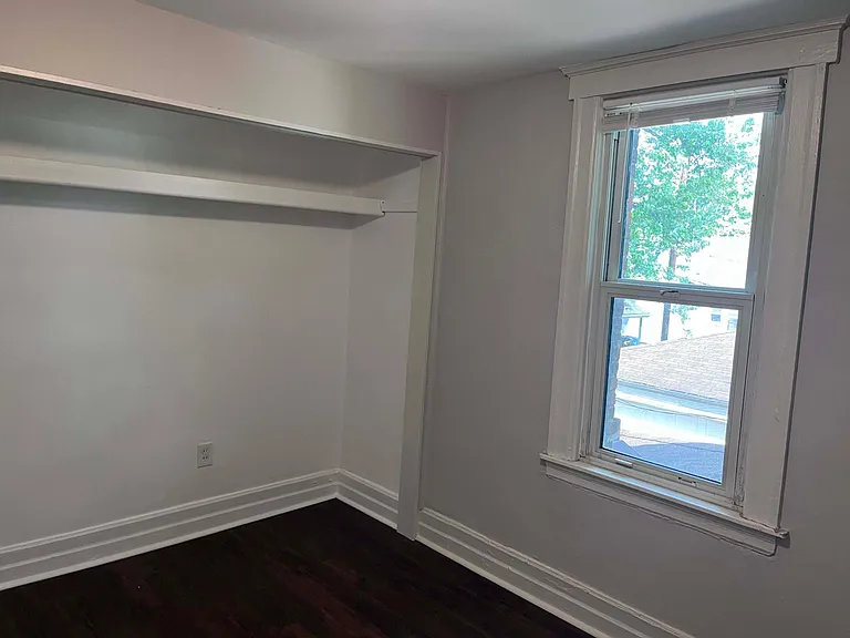 3051 Queen St — Photo 22