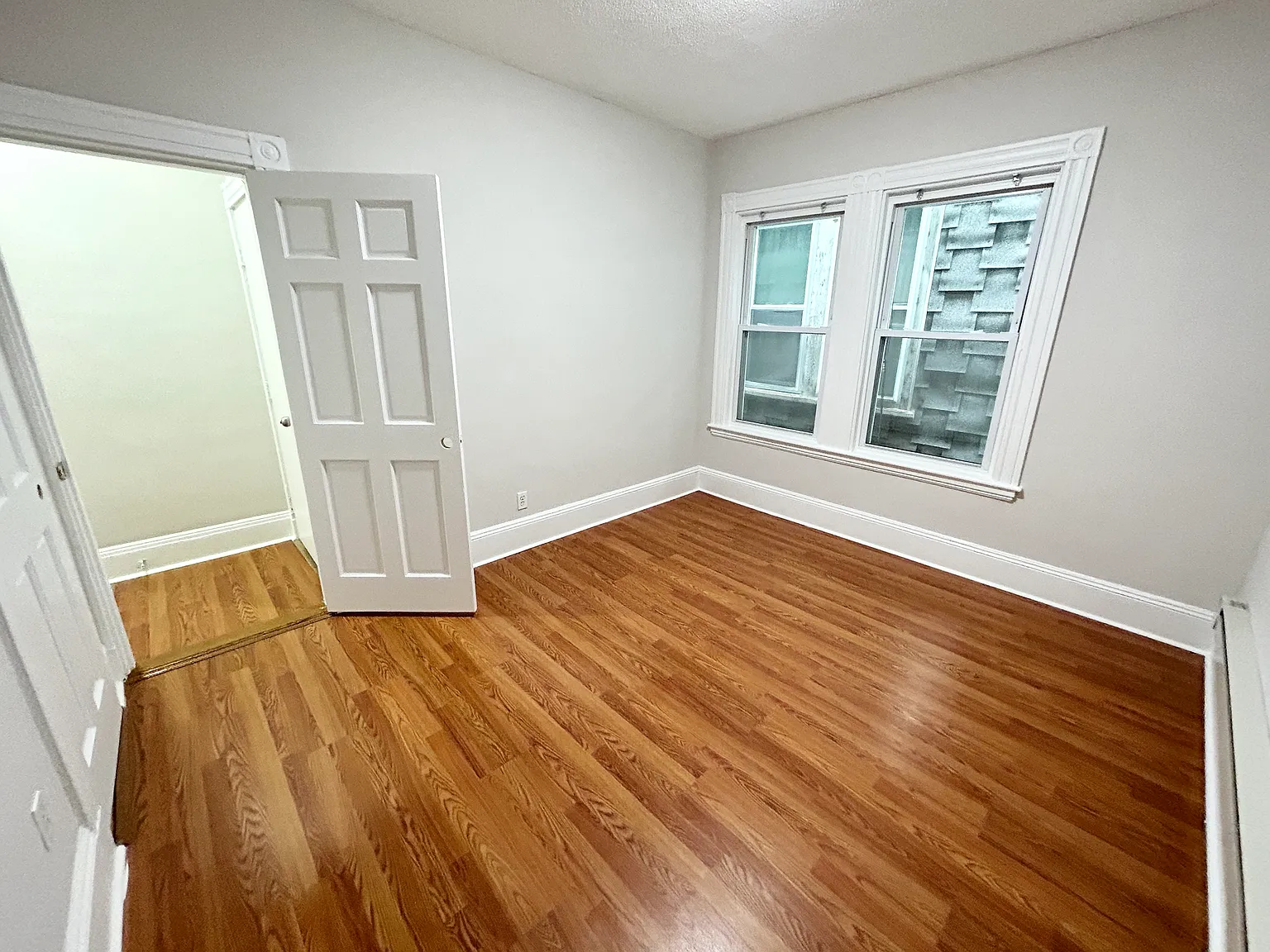 4 bed, 1350 sqft, $6,400 — Photo 3