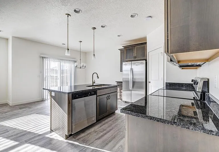 803 N Hilltop Dr — Photo 5
