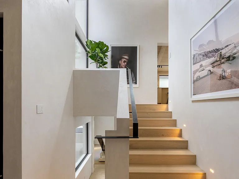 609 W Francis St — Photo 17