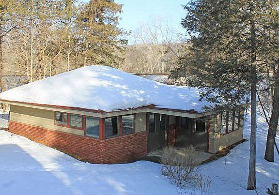 3rd image of 212 Woodridge Dr