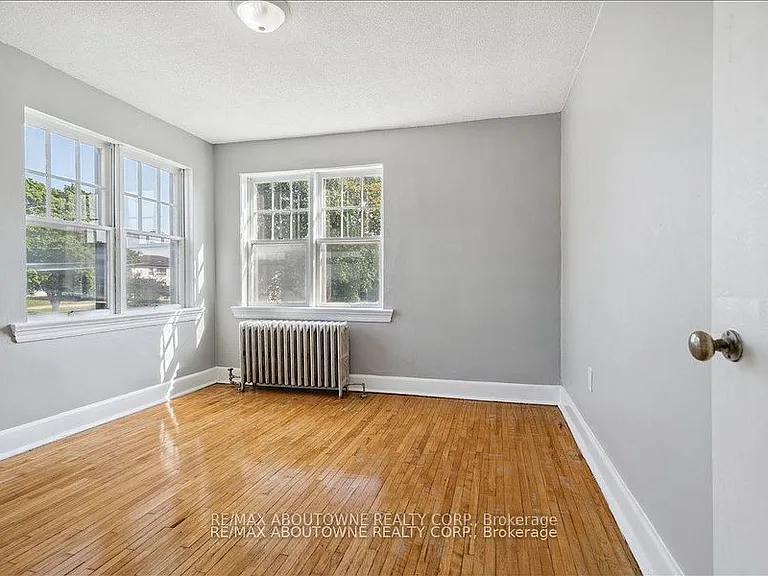 133 N Service Rd E #6 — Photo 7