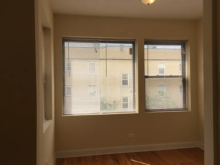 5003 N Sawyer Ave #3 — Photo 2