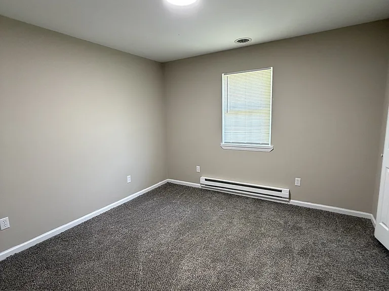 304 Elizabeth St — Photo 9