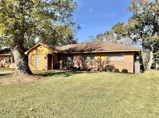 111 Mimosa St, Lake Jackson, TX 77566
