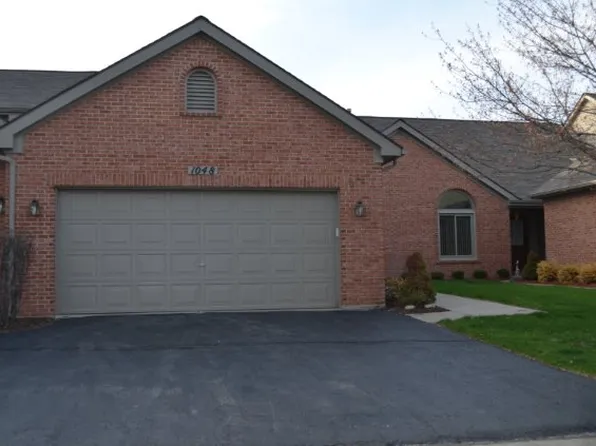1048 Pinewood Ct, Brighton, MI 48116