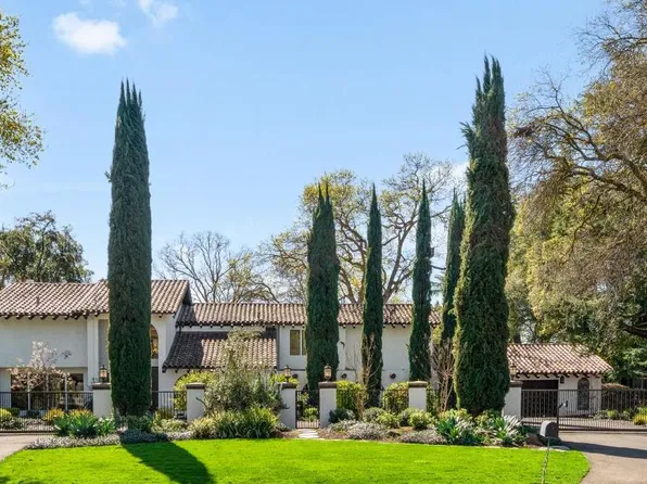 4850 Saint Augustine Dr, Elk Grove, CA 95758