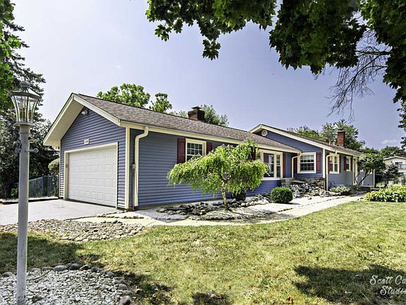 3rd image of 1184 N Lakeside Dr