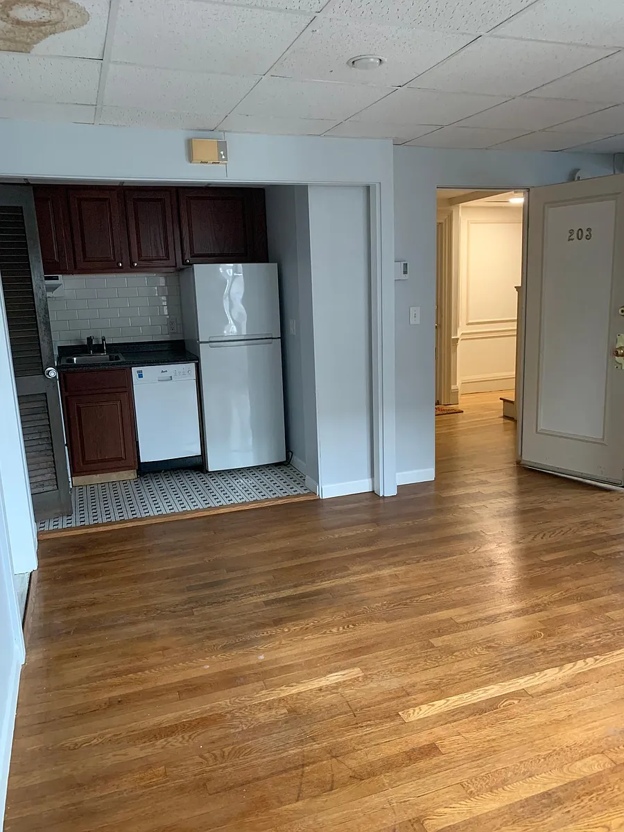 Building Photo - 1224 Narragansett Blvd #203
