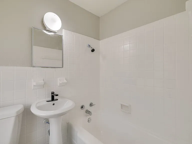 4701 NW 16th St #24 — Photo 9