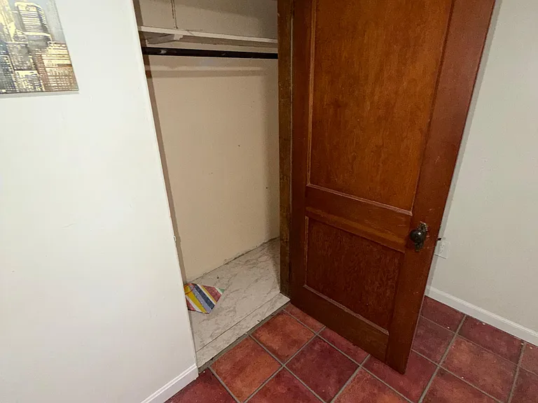 1 Waverly St #1R — Photo 3