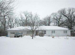 3814 N Harmony Town Hall Rd, Janesville, WI 53546