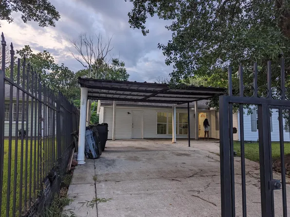 5627 Belneath St, Houston, TX 77033