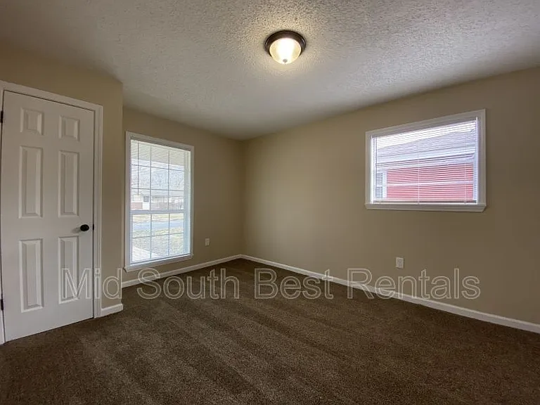 620 E Bethany Rd — Photo 6