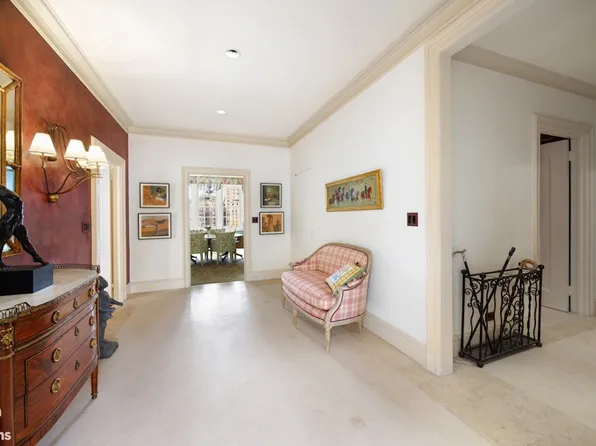 580 Park Avenue image 11 of 15