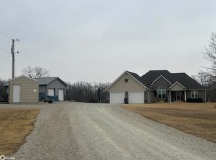 17407 200th Ave, Centerville, IA 52544