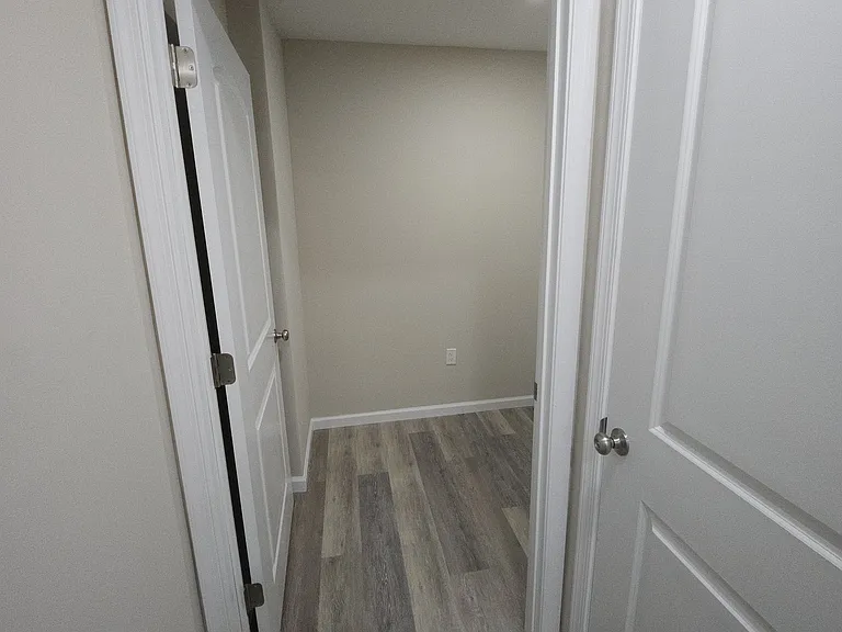1068 Lakeland Dr — Photo 23