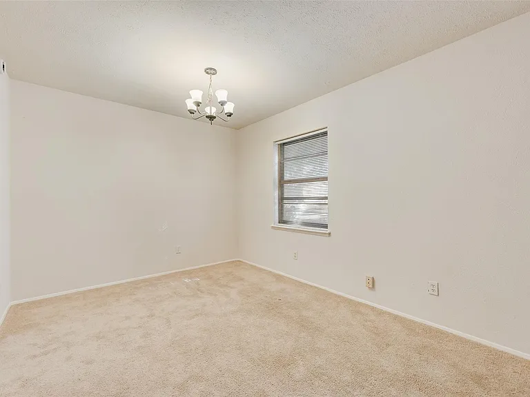 1429 Whitehall Dr — Photo 5