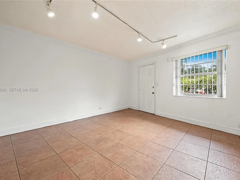 1610 NW North River Dr #110 — Photo 4