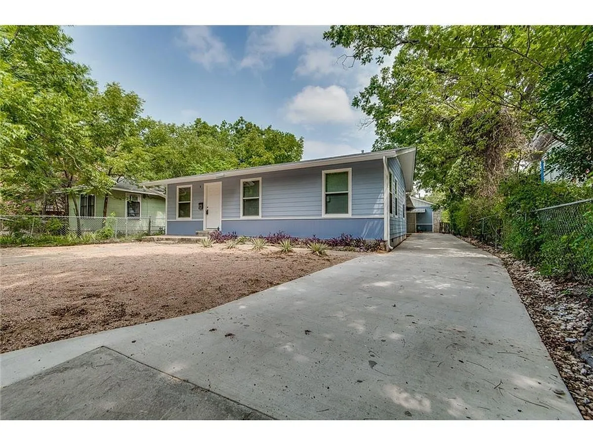 Building Photo - 404 Franklin Blvd #B