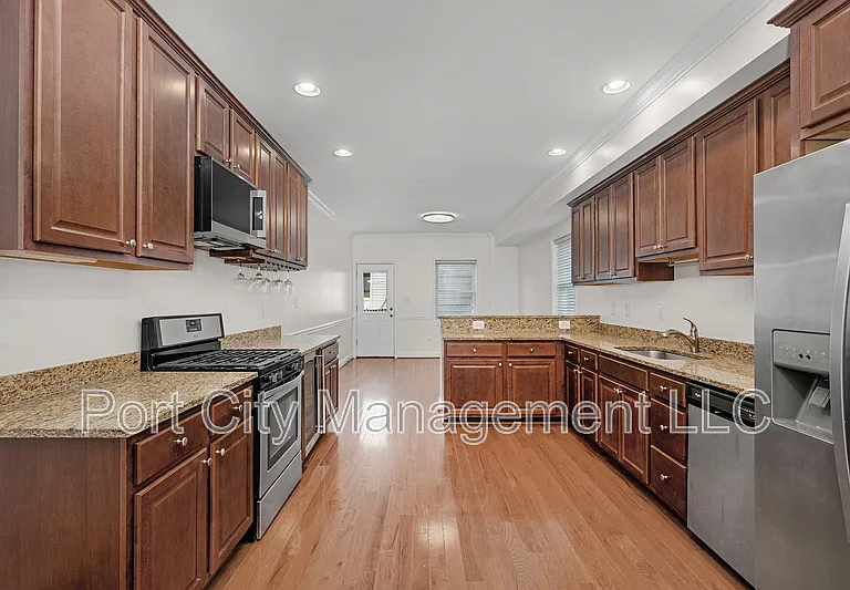 2 W Clement St — Photo 12