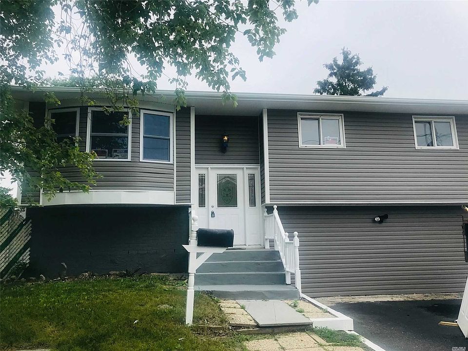 2nd image of 137 Charter Oaks Ave