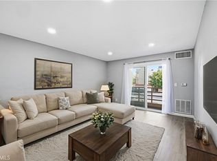 6815 Remmet Ave Unit 215, Canoga Park, CA 91303