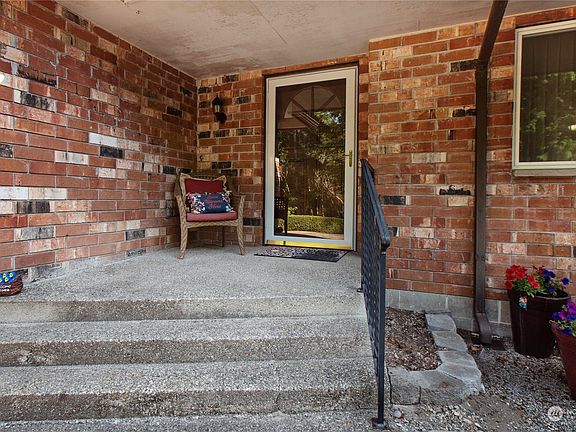 3rd image of 11140 Park Place Lane SE
