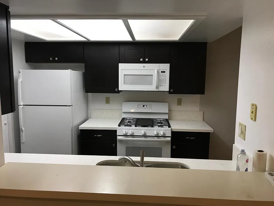 kitchen (another view)