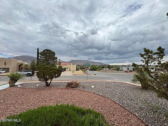 3rd image of 701 Espolon Dr