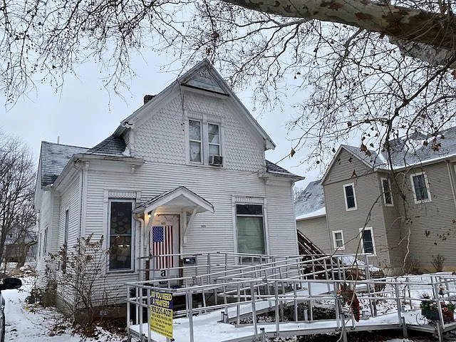 608 W Market St photo 1