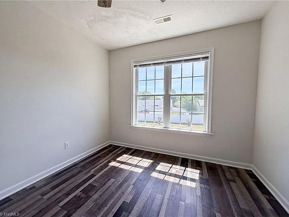 4th image of 135 Brookgreen Ct