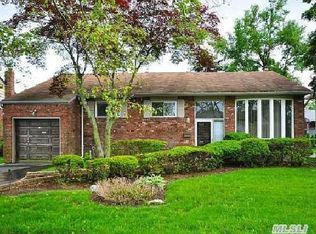 644 Prescott Pl, Valley Stream, NY 11581